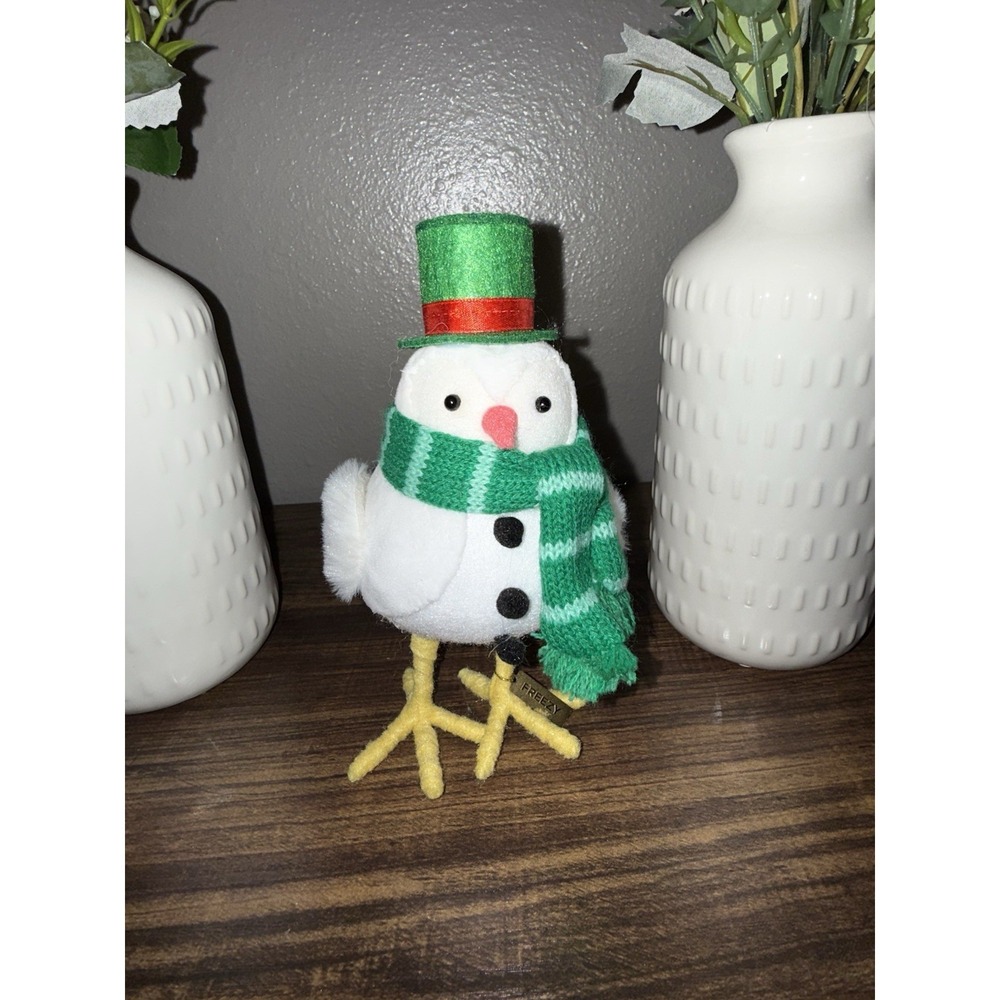 Target Bird "Freezy" 2022‎ Wondershop Featherly Friends Green Top Hat & Scarf
